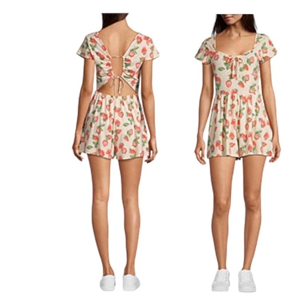 Arizona Short Sleeve Strawberry print Romper L